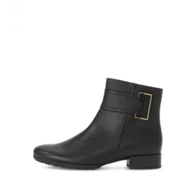 Ankle Boot with Decorative Trim - Balm 52.712