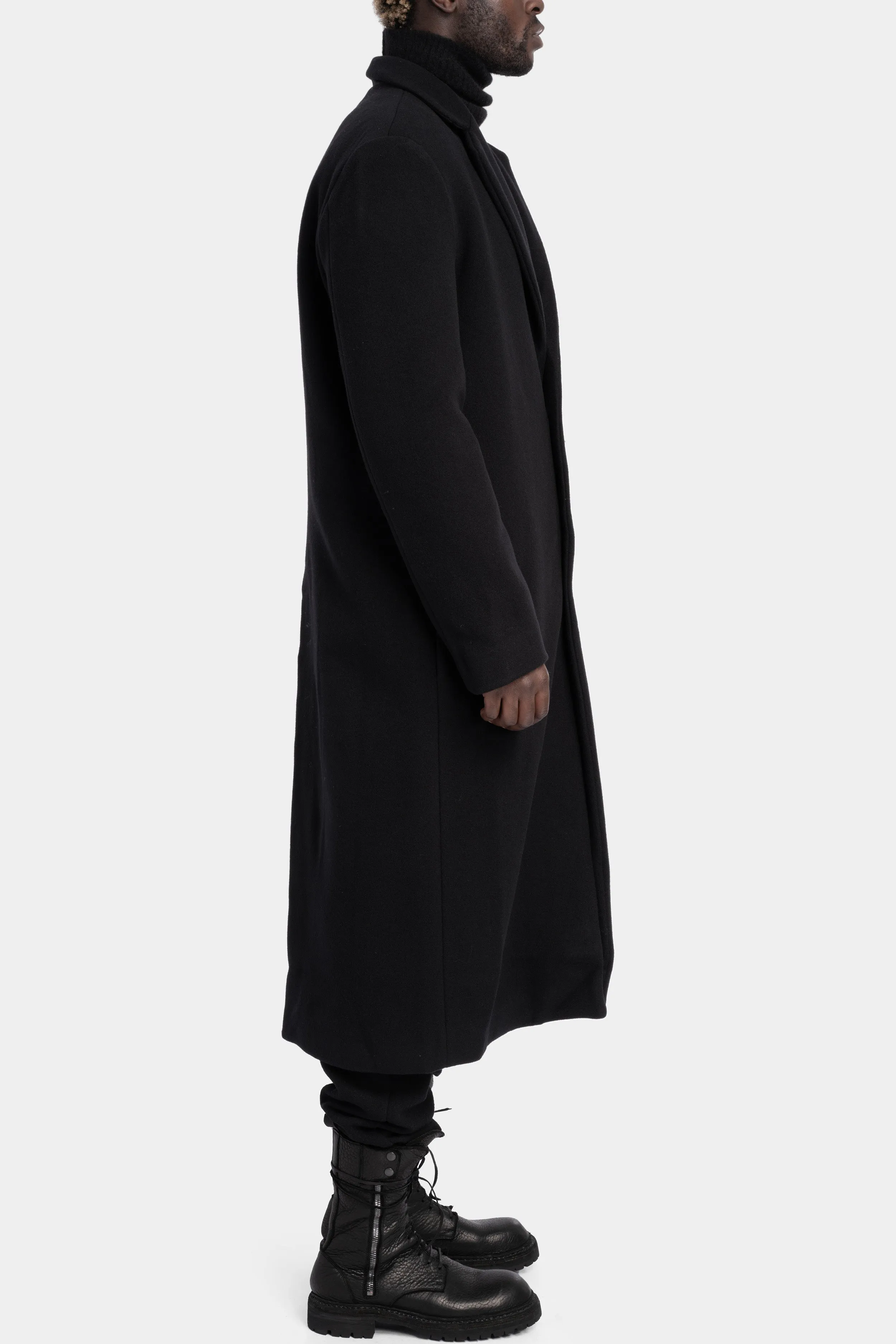 Long buttoned wool / cashmere coat