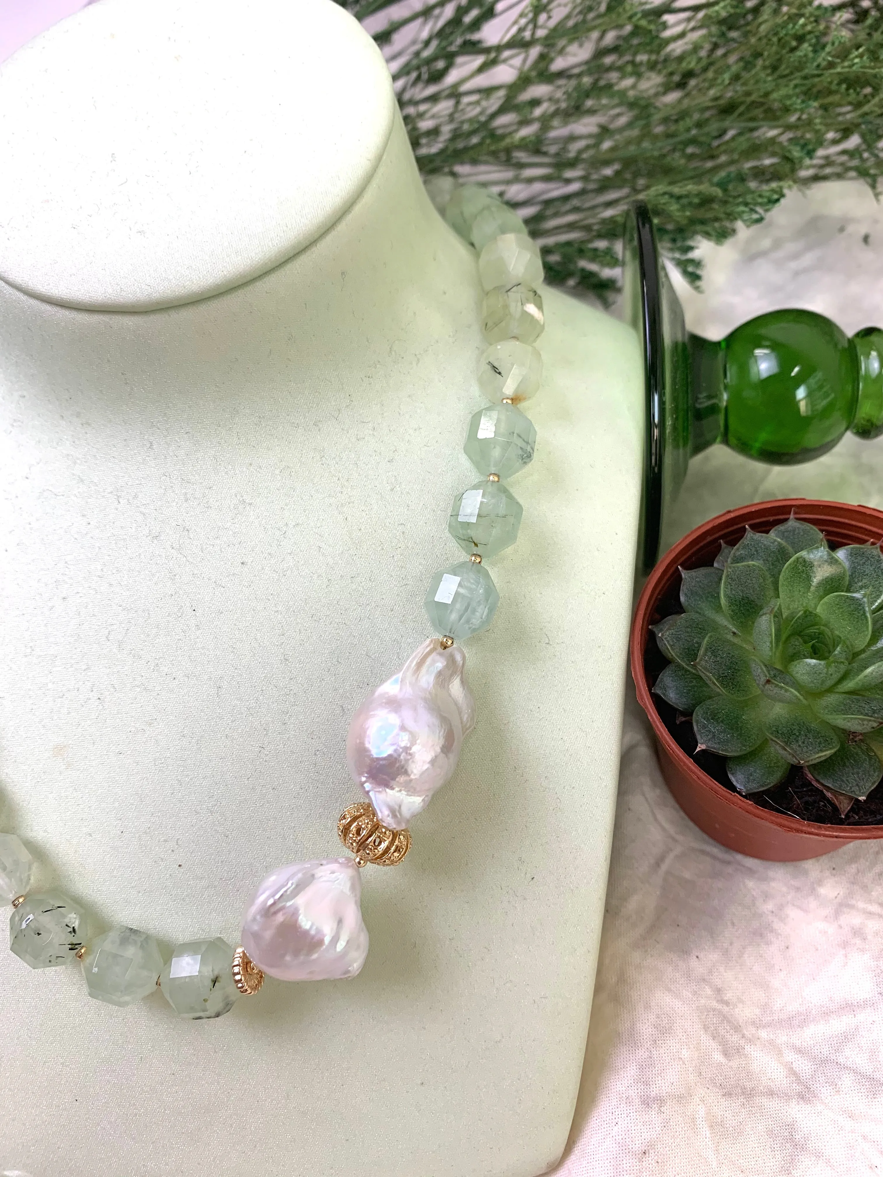 Prehnite with Baroque Pearl Short Necklace EN006