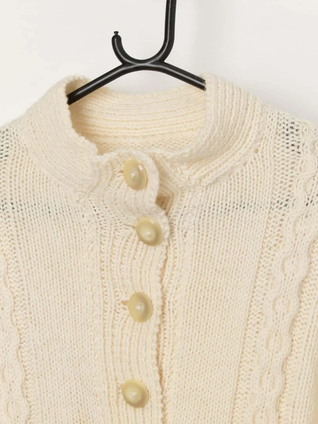 Vintage handknitted cream poncho with fringe detail – One size