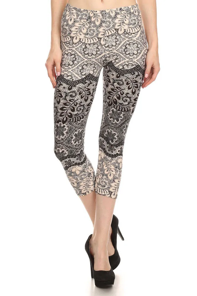 Women's Regular Light & Dark Contrast Floral Print Capri Leggings - White Black