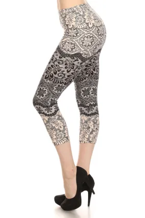 Women's Regular Light & Dark Contrast Floral Print Capri Leggings - White Black