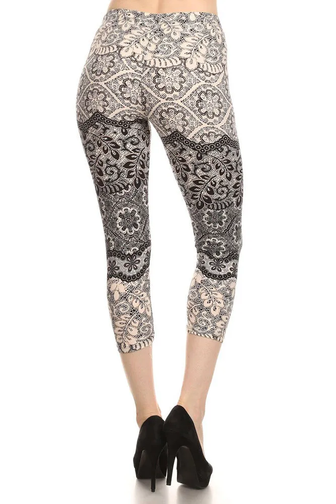 Women's Regular Light & Dark Contrast Floral Print Capri Leggings - White Black