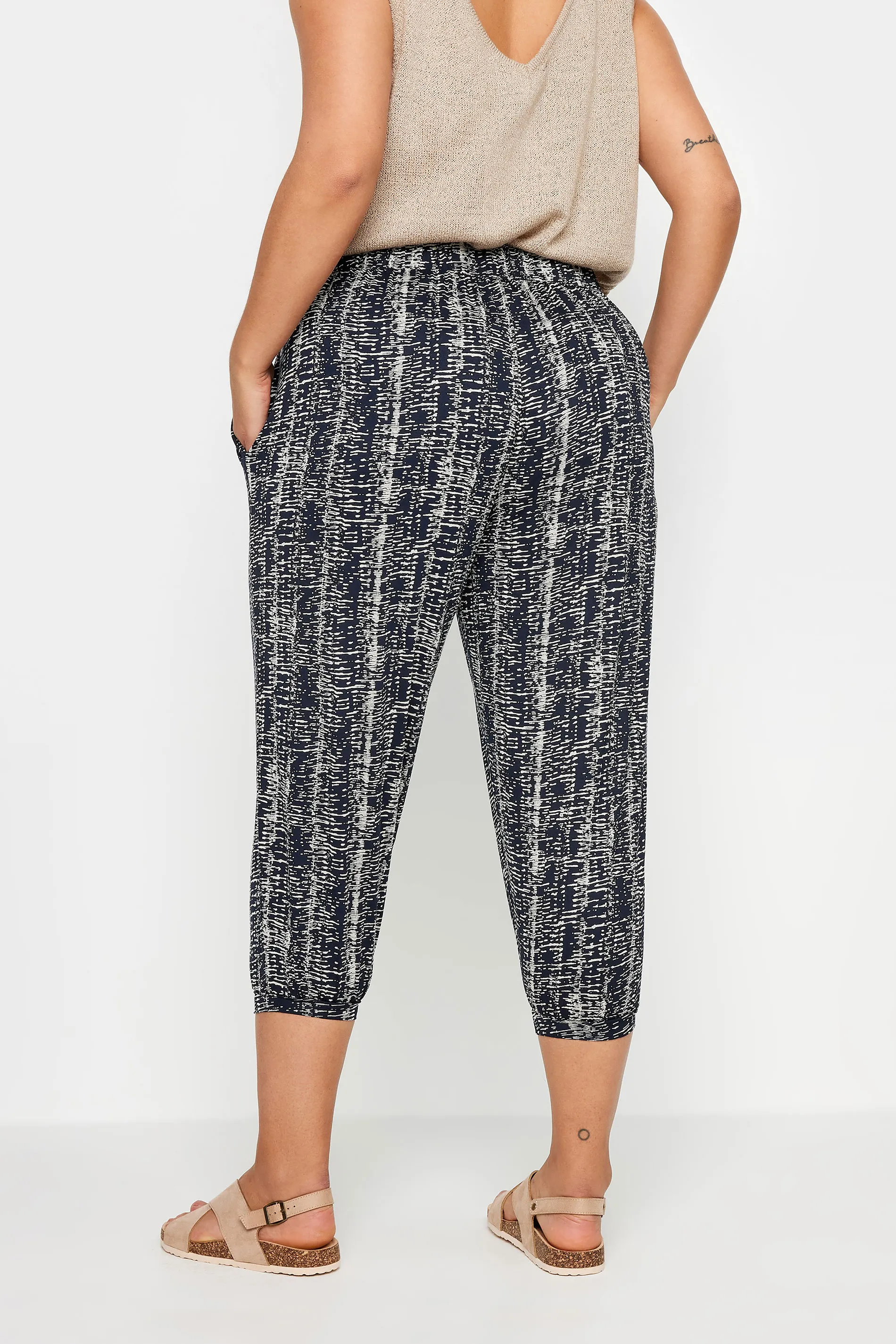 YOURS Curve Black Abstract Print Cropped Hareem Joggers