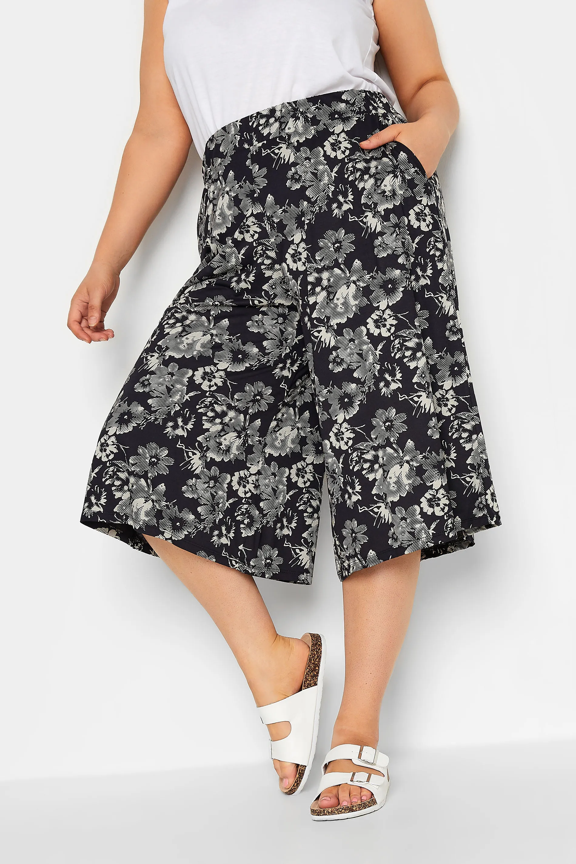 YOURS Curve Black Graphic Flower Print Culottes